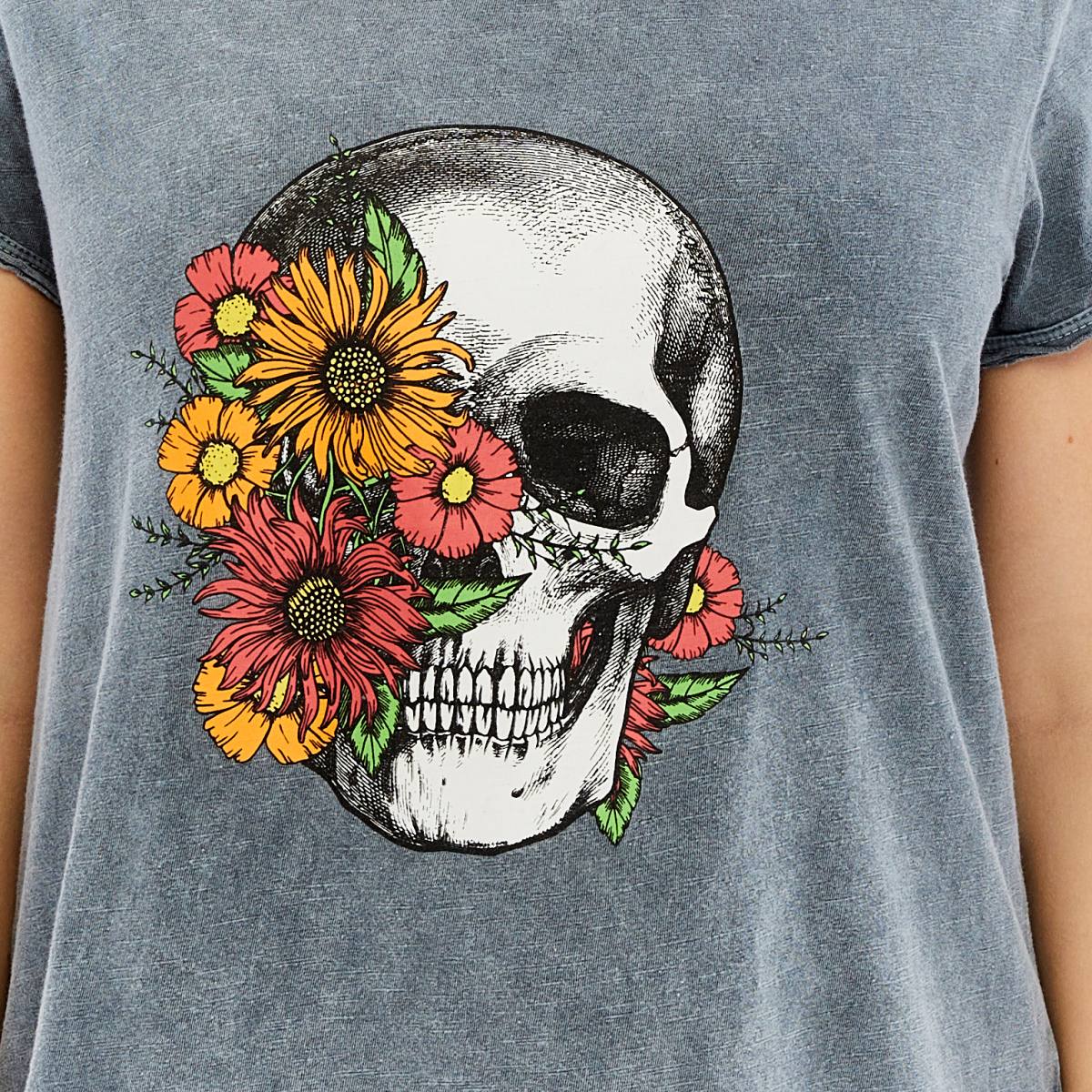 Stone Washed Half Flower Skull Print Scoop Neck Women's T-Shirt