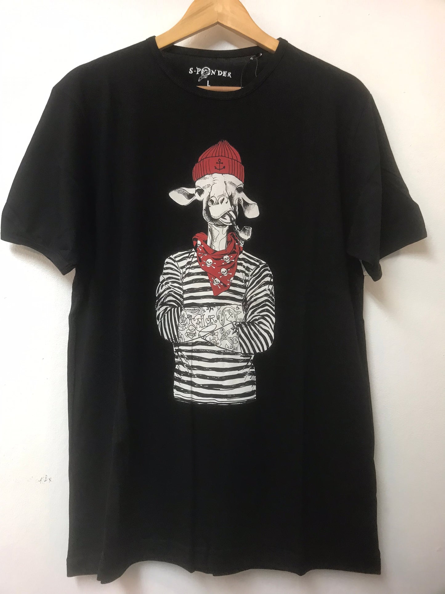 Red Hat Camel Animal Printed Cotton Black Regular T-shirt