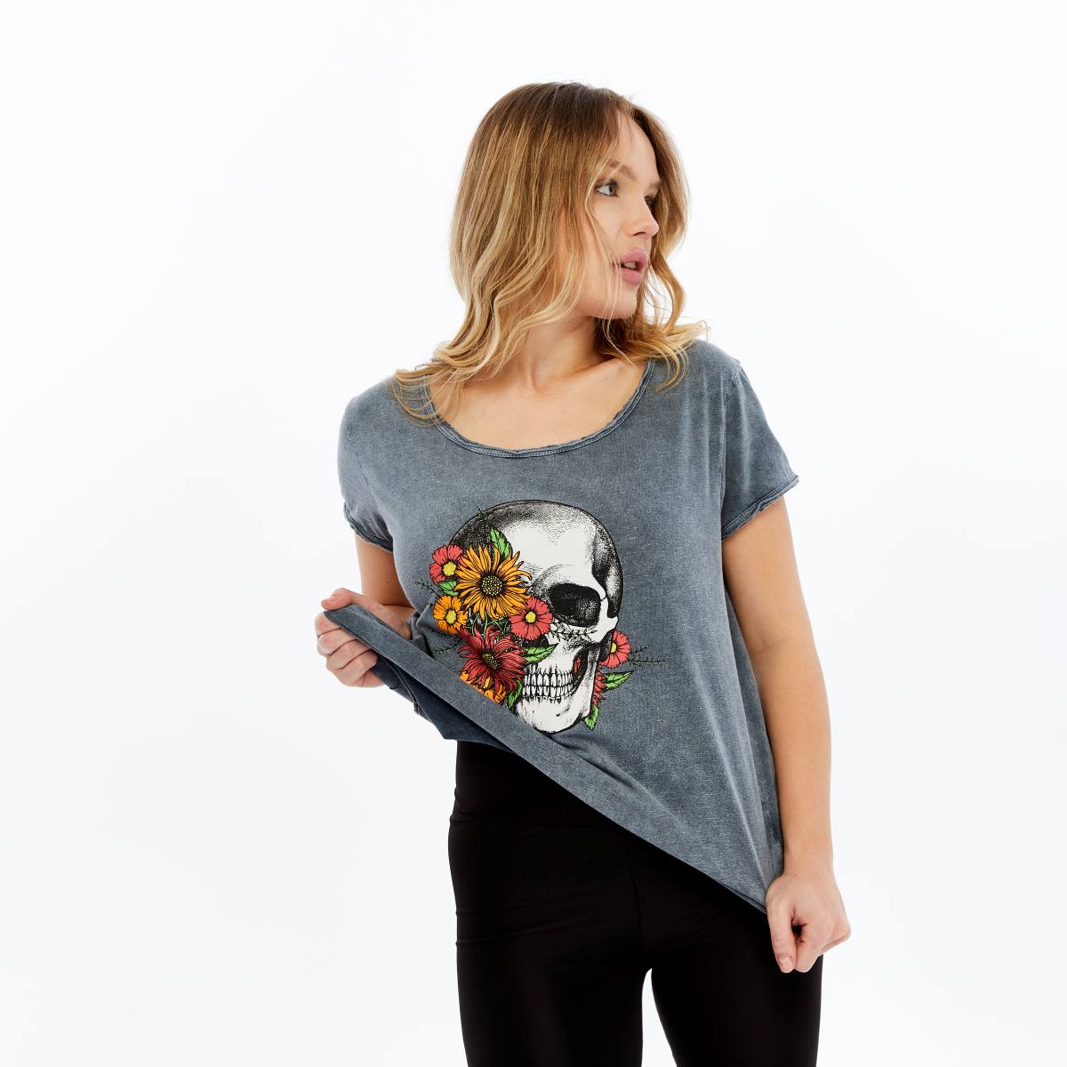 Stone Washed Half Flower Skull  Print Scoop Neck Women's T-Shirt