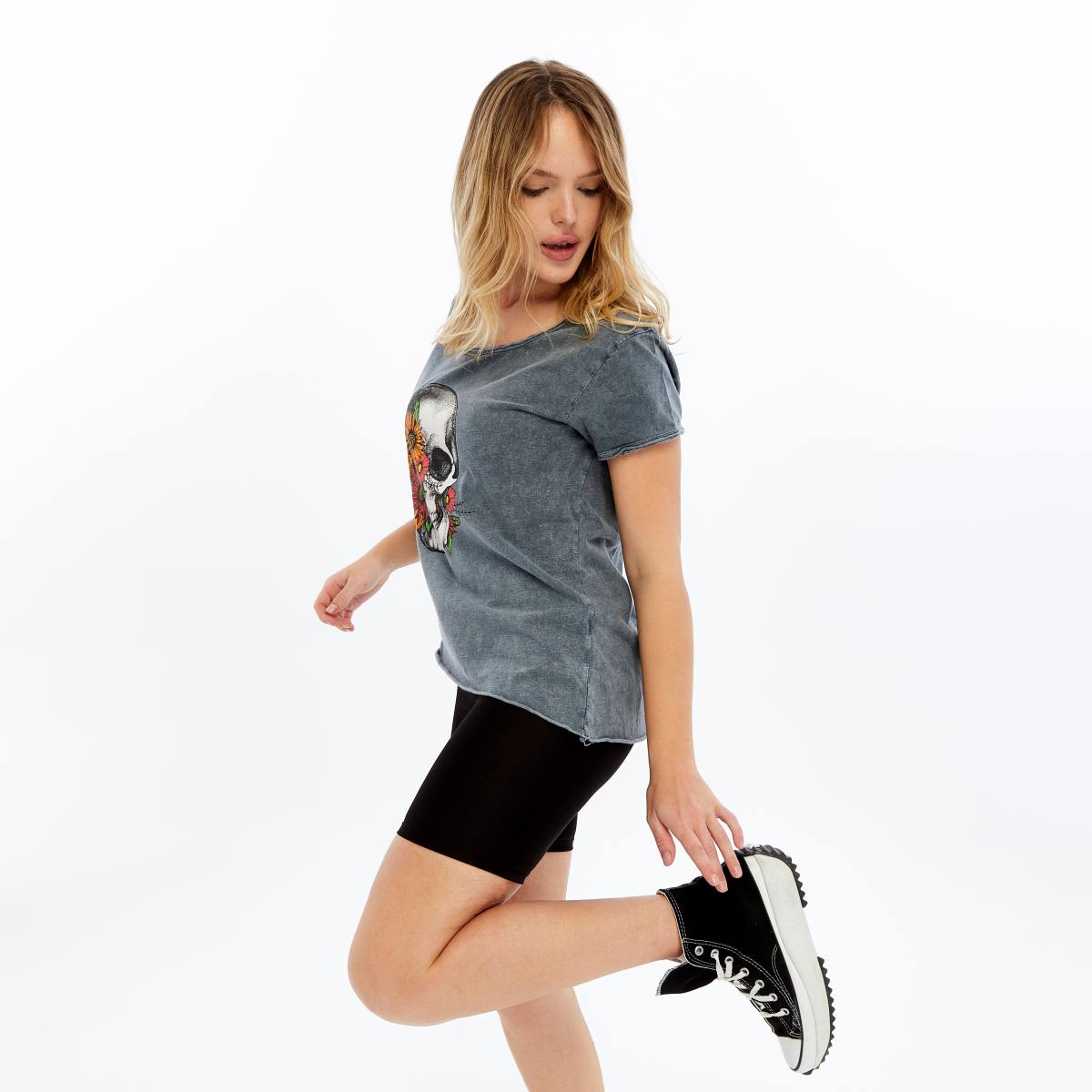 Stone Washed Half Flower Skull  Print Scoop Neck Women's T-Shirt