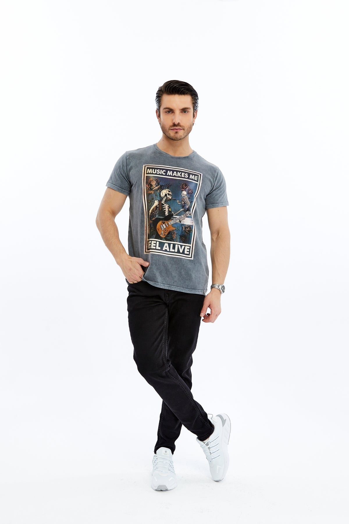 Stone Washed MUSIC MAKE ME FEEL ALIVE  Printed Cotton  T-shirt