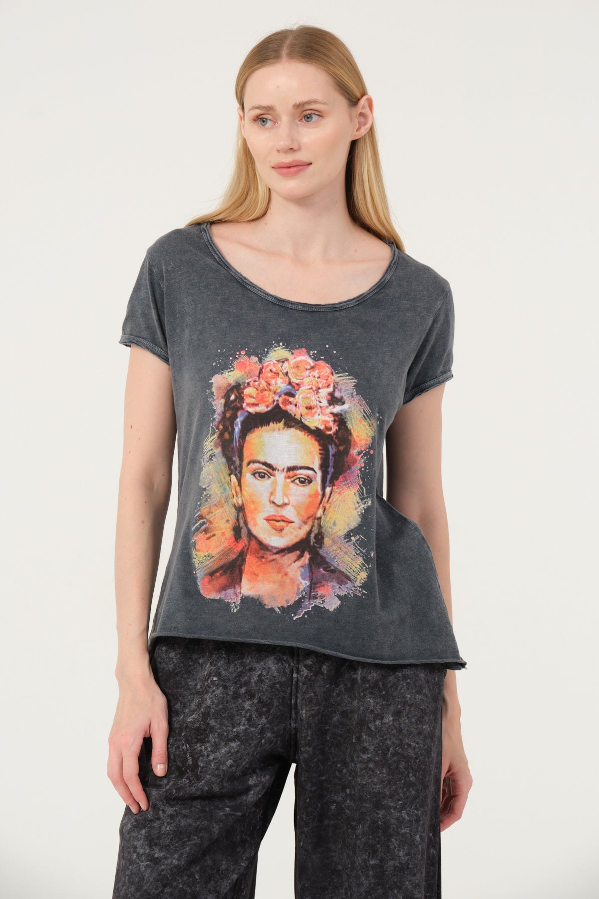 Stone Washed Frida Khlo Printed Cotton Women Scoop Neck T-shirt
