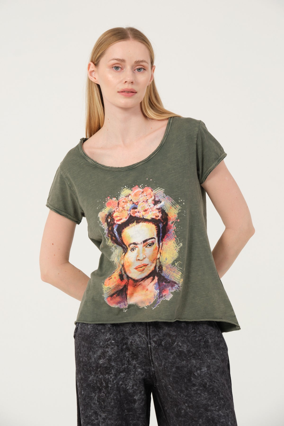 Stone Washed Frida Khlo Printed Cotton Women Scoop Neck T-shirt
