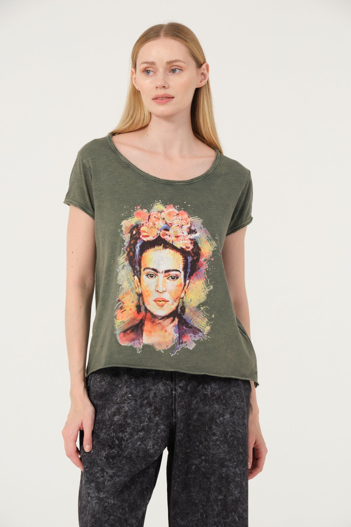 Stone Washed Frida Khlo Printed Cotton Women Scoop Neck T-shirt