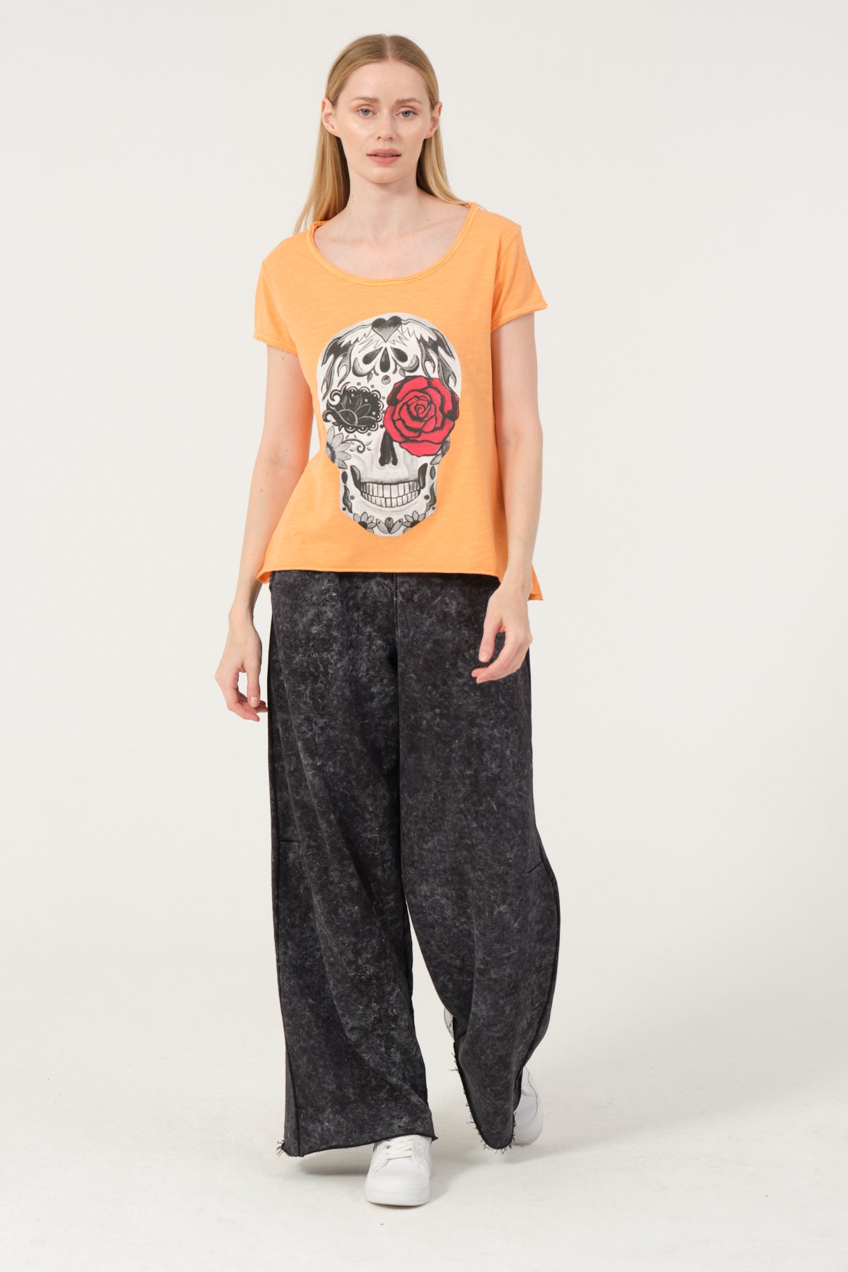 Stone Washed Rose Skull Printed Cotton Women Scoop Neck T-shirt