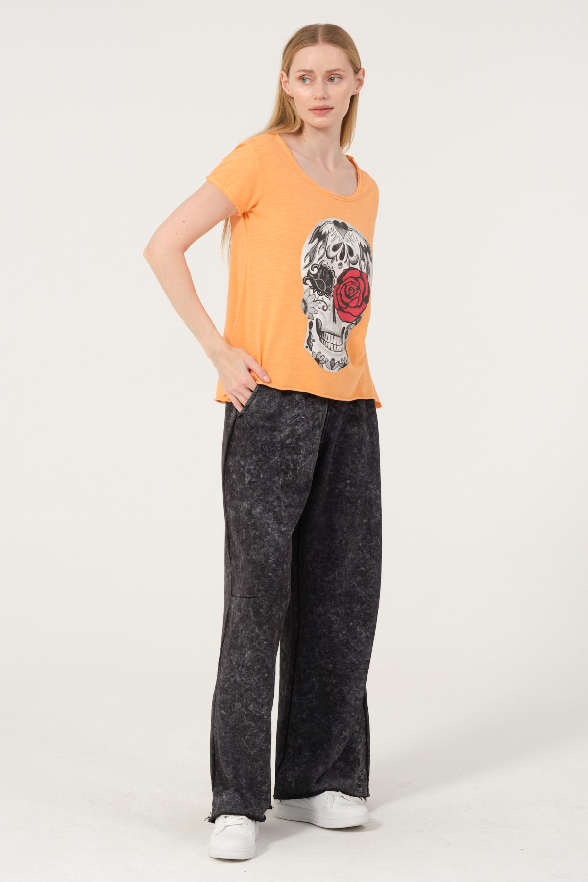 Stone Washed Rose Skull Printed Cotton Women Scoop Neck T-shirt