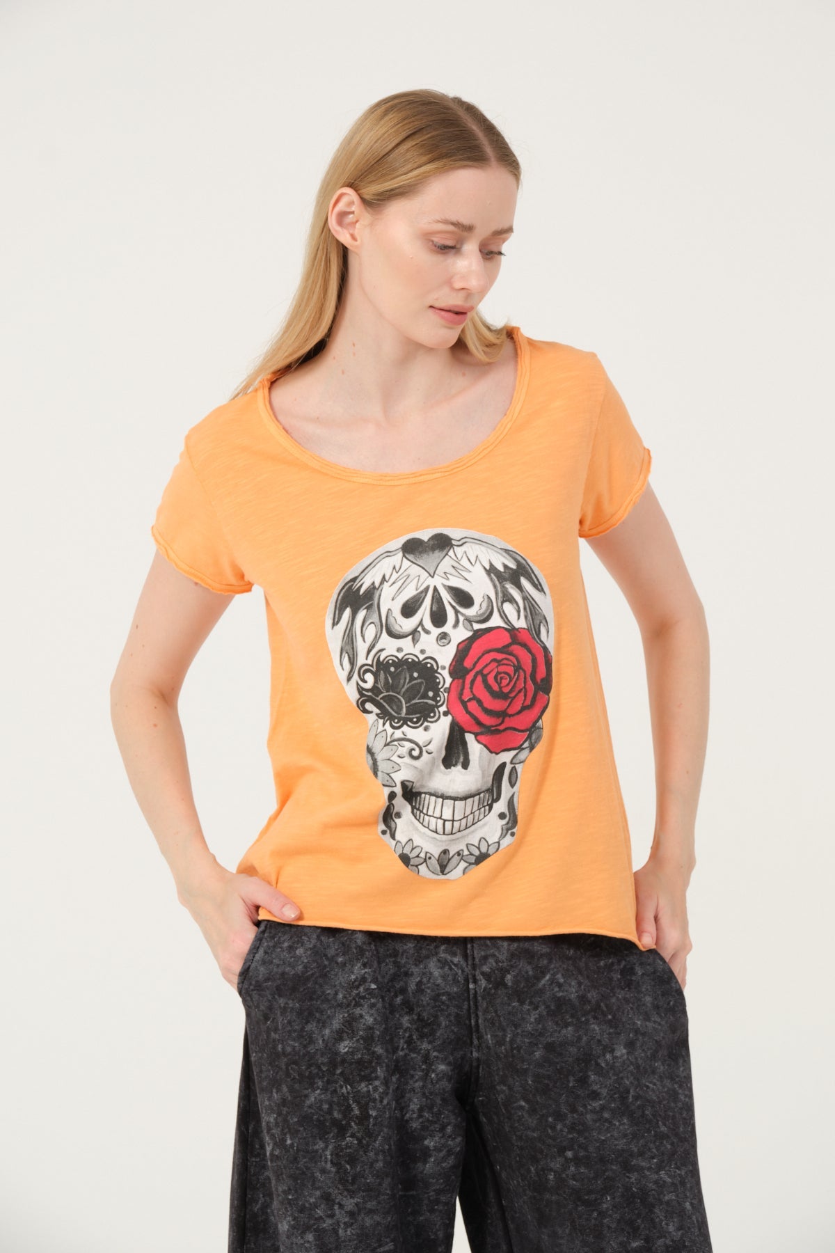Stone Washed Rose Skull Printed Cotton Women Scoop Neck T-shirt