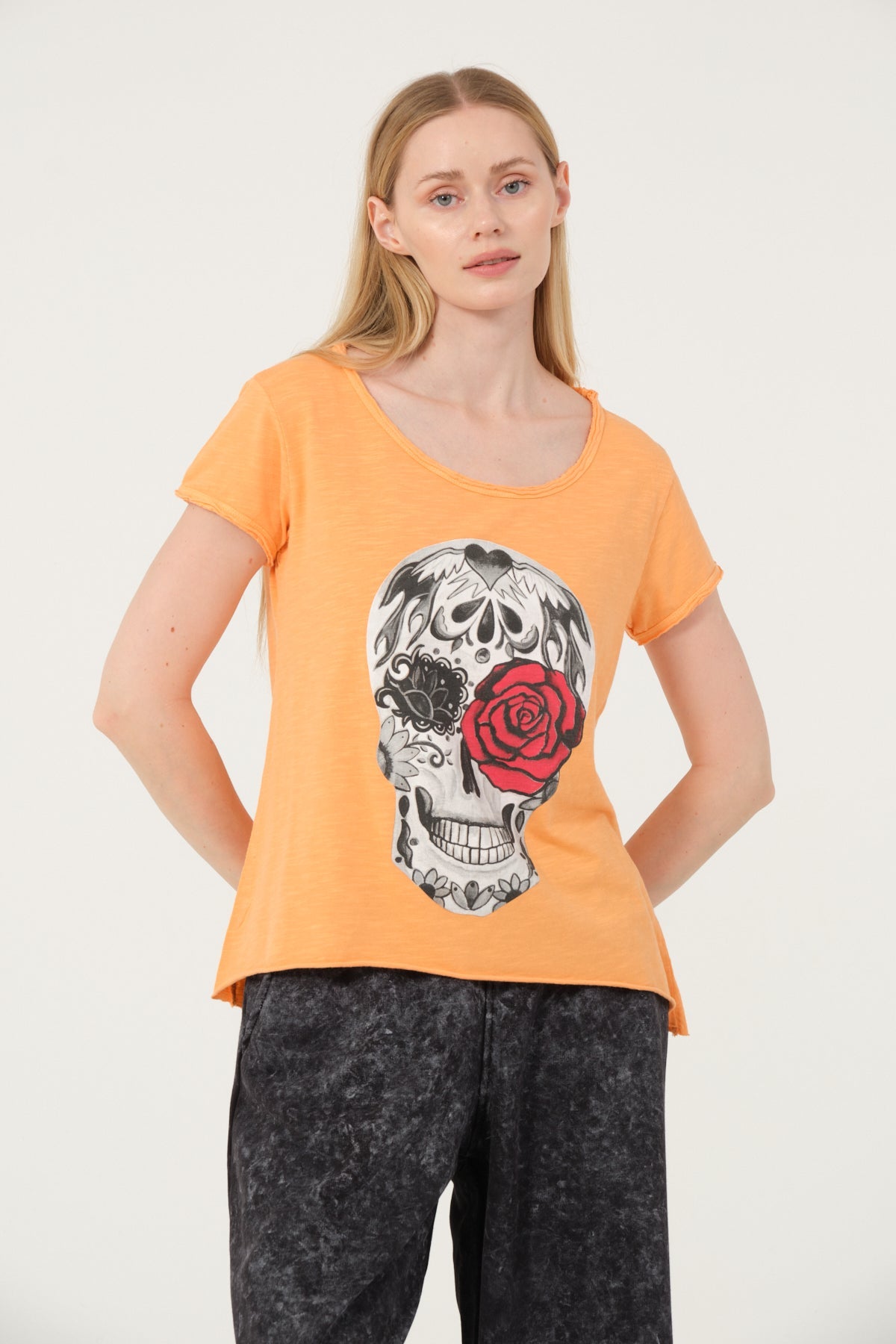 Stone Washed Rose Skull Printed Cotton Women Scoop Neck T-shirt