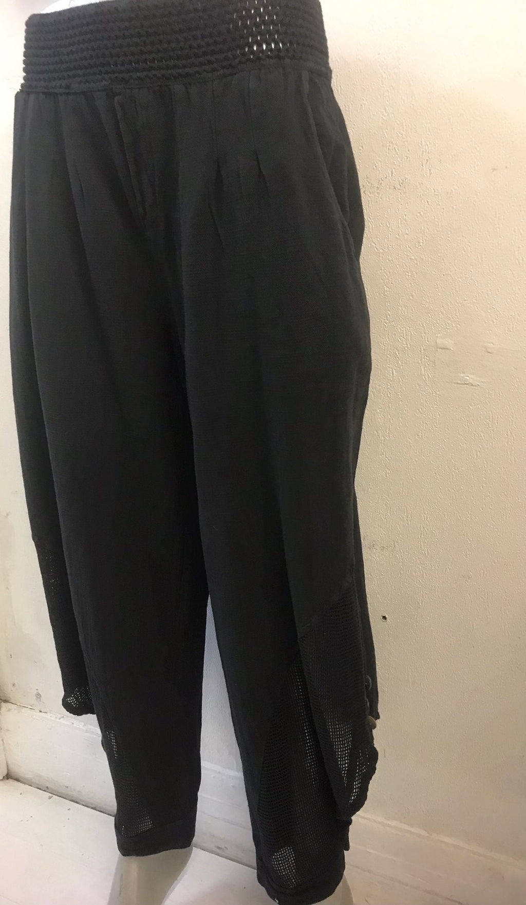 WOMEN ELASTIC WAIST BUTTON DETAIL COTTON TROUSER