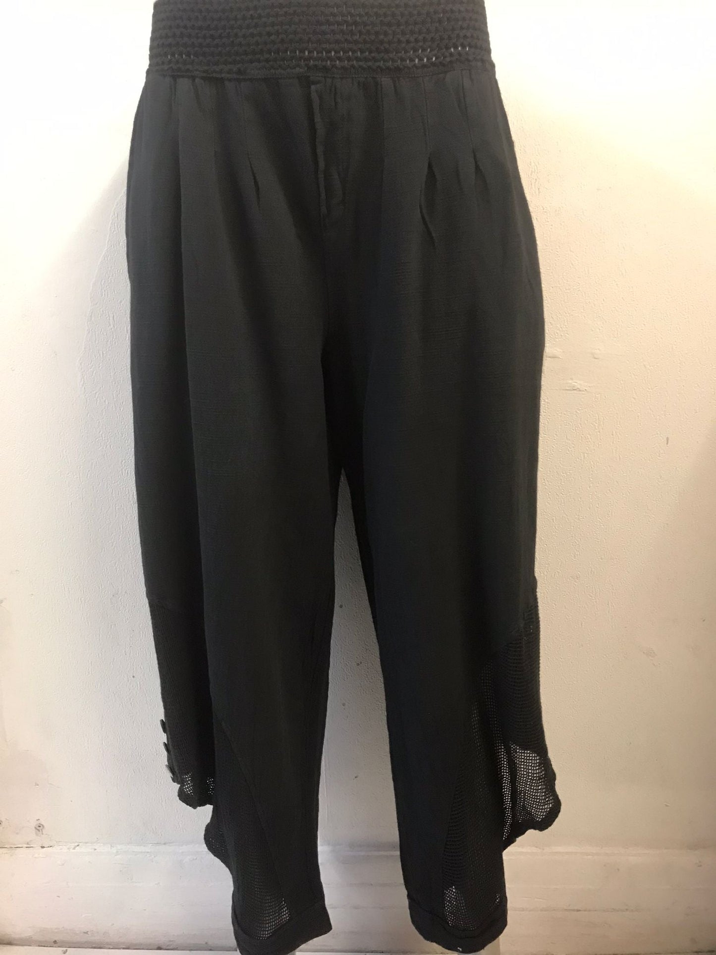 WOMEN ELASTIC WAIST BUTTON DETAIL COTTON TROUSER