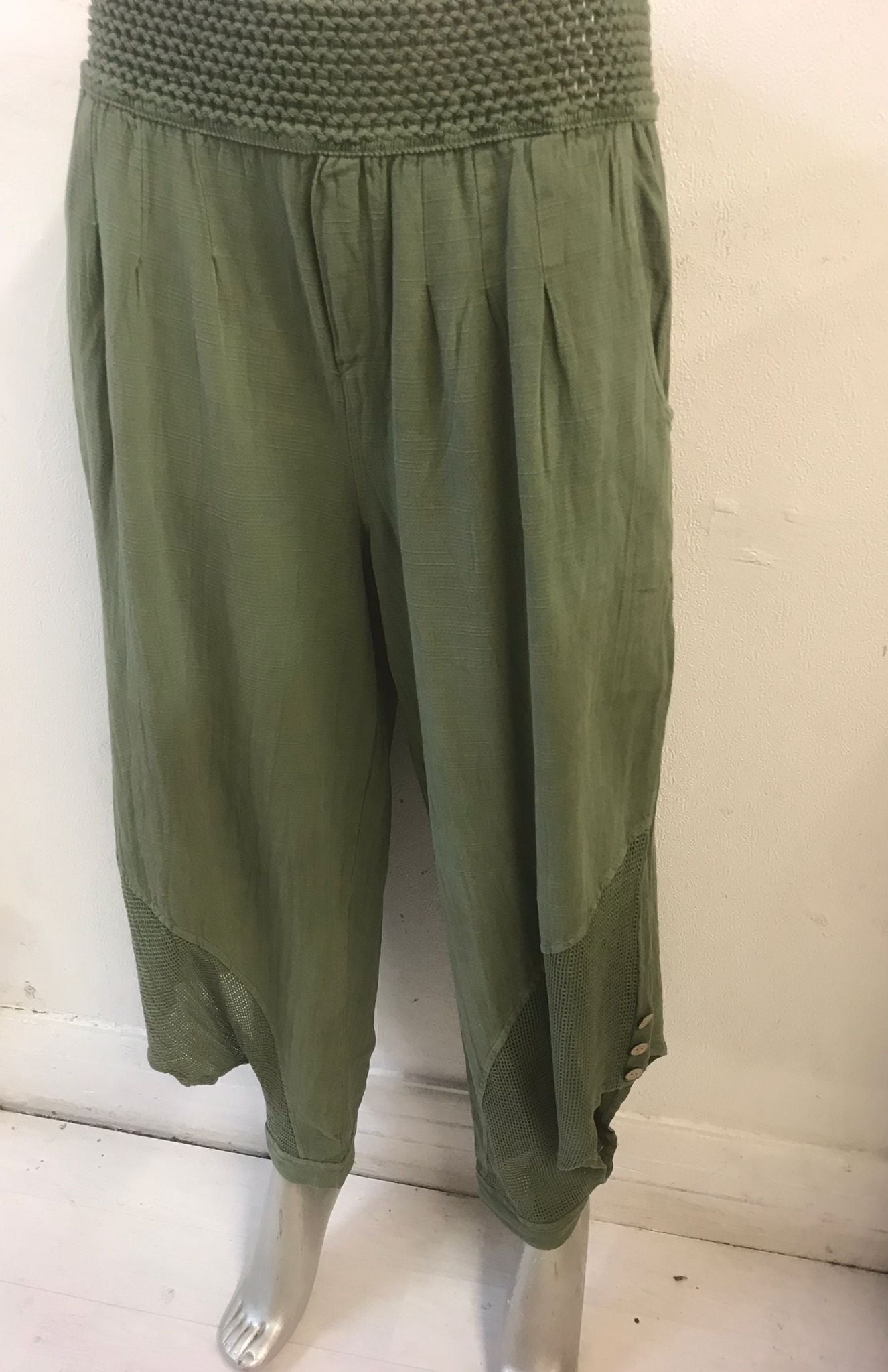 WOMEN ELASTIC WAIST BUTTON DETAIL COTTON TROUSER