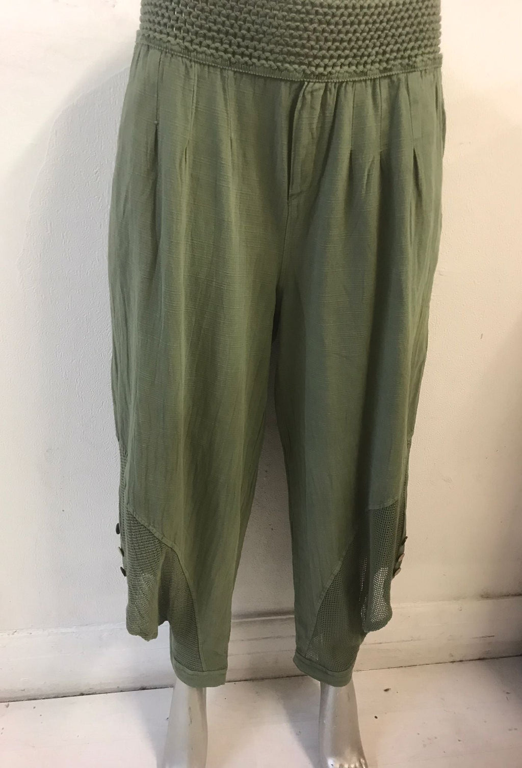 WOMEN ELASTIC WAIST BUTTON DETAIL COTTON TROUSER